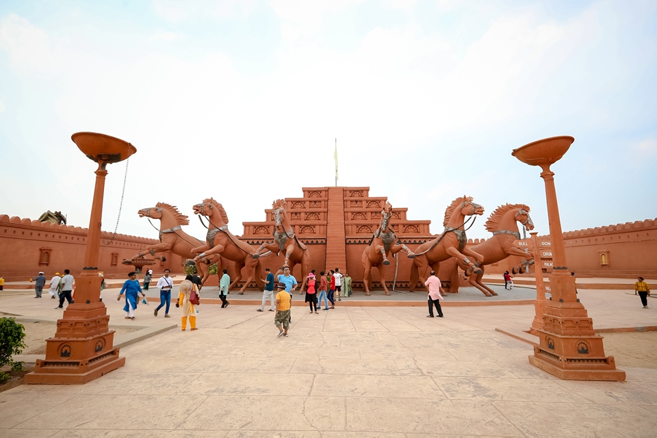 Bahubali movie sets at Ramoji Film City Hyderabad – iconic film shooting location